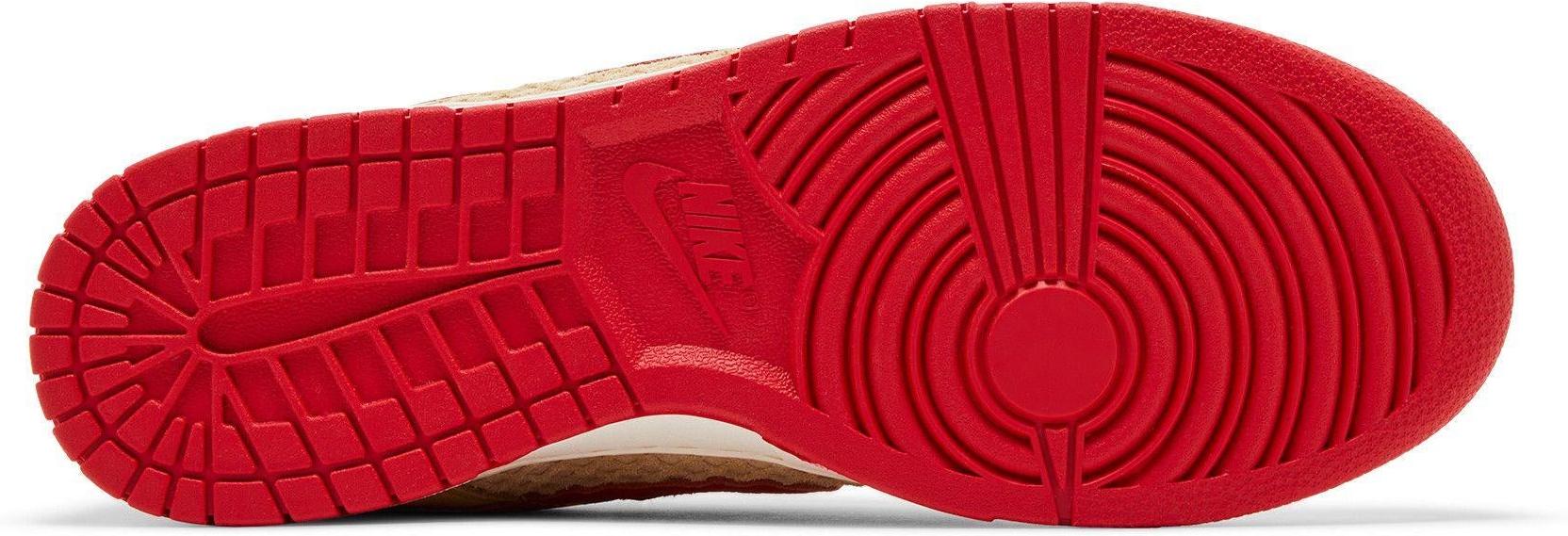 Nike Dunk Low Retro SE Strawberry Waffle