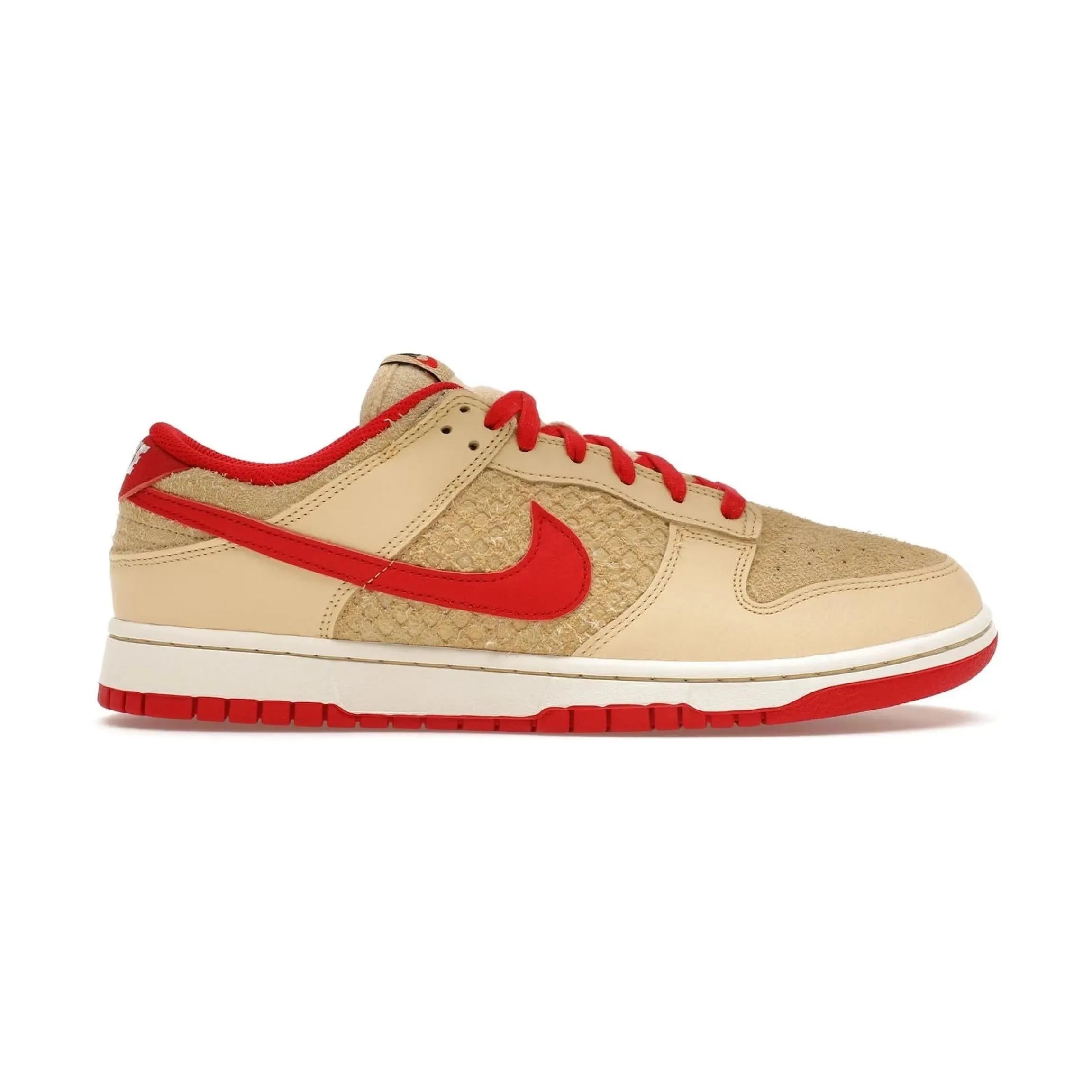 Nike Dunk Low Retro SE Strawberry Waffle