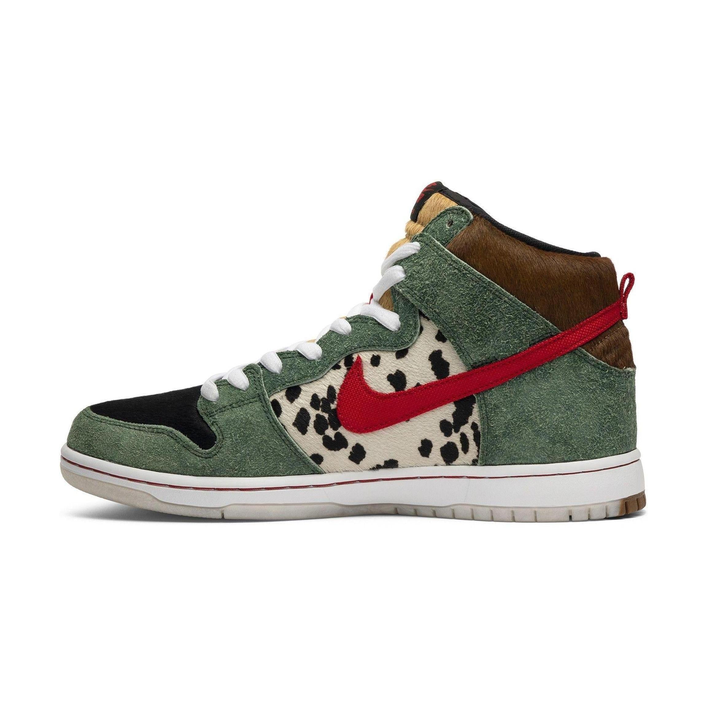 Nike SB Dunk High Dog Walker