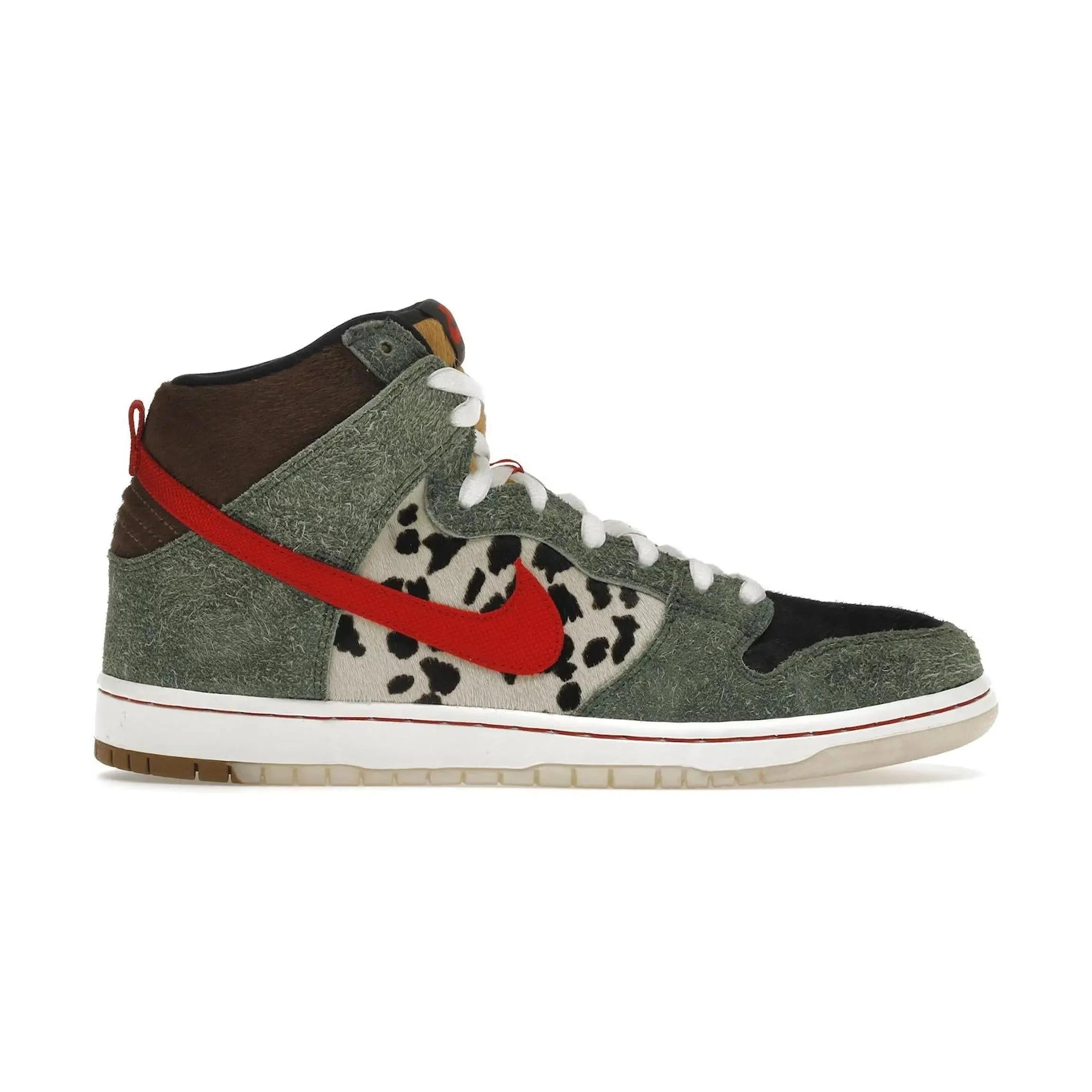 Nike SB Dunk High Dog Walker