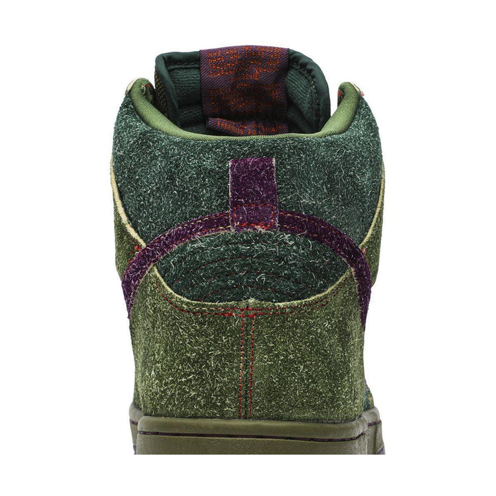 Nike SB Dunk High Skunk 420