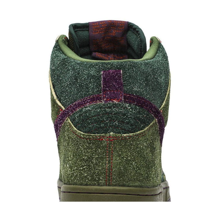 Nike SB Dunk High Skunk 420