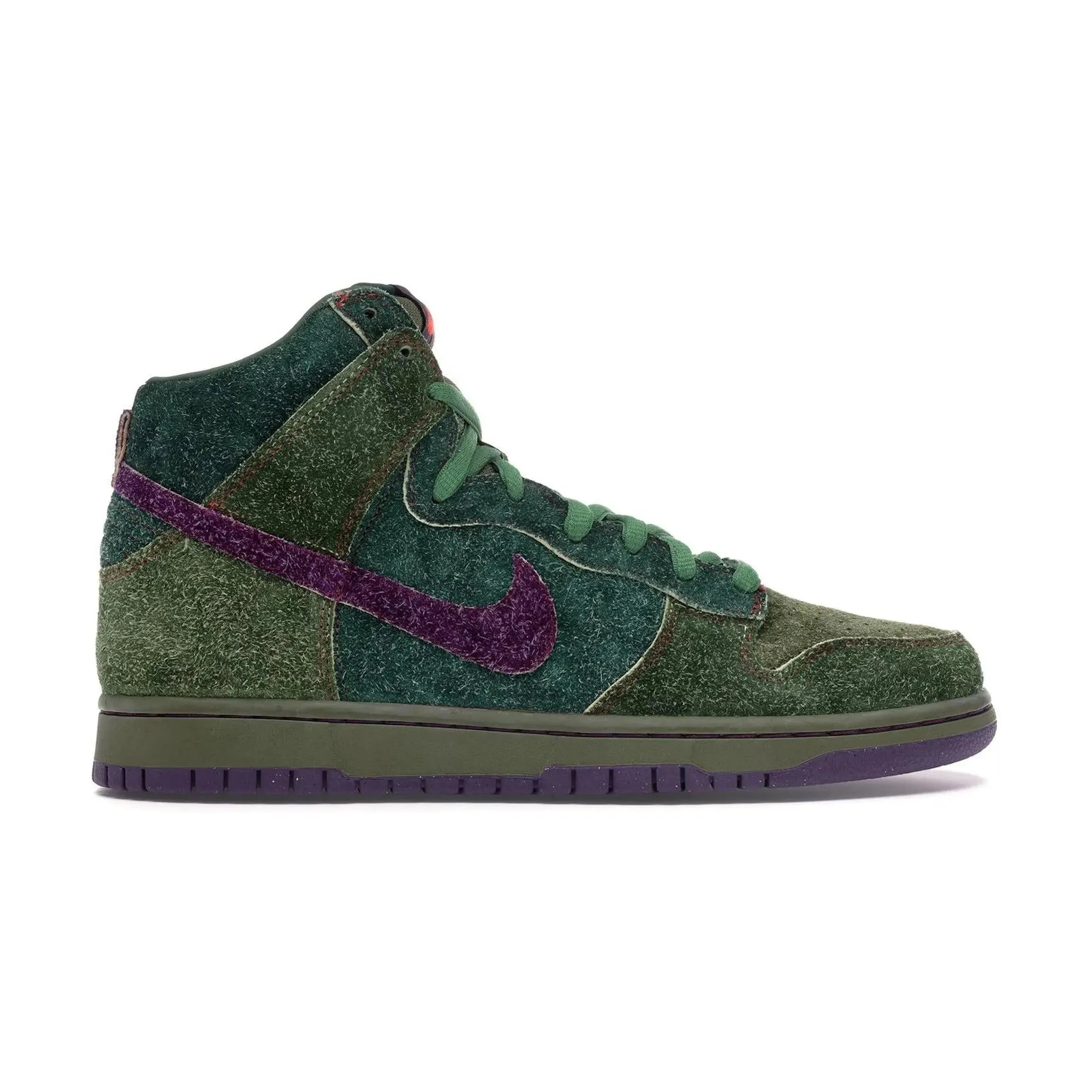 Nike SB Dunk High Skunk 420