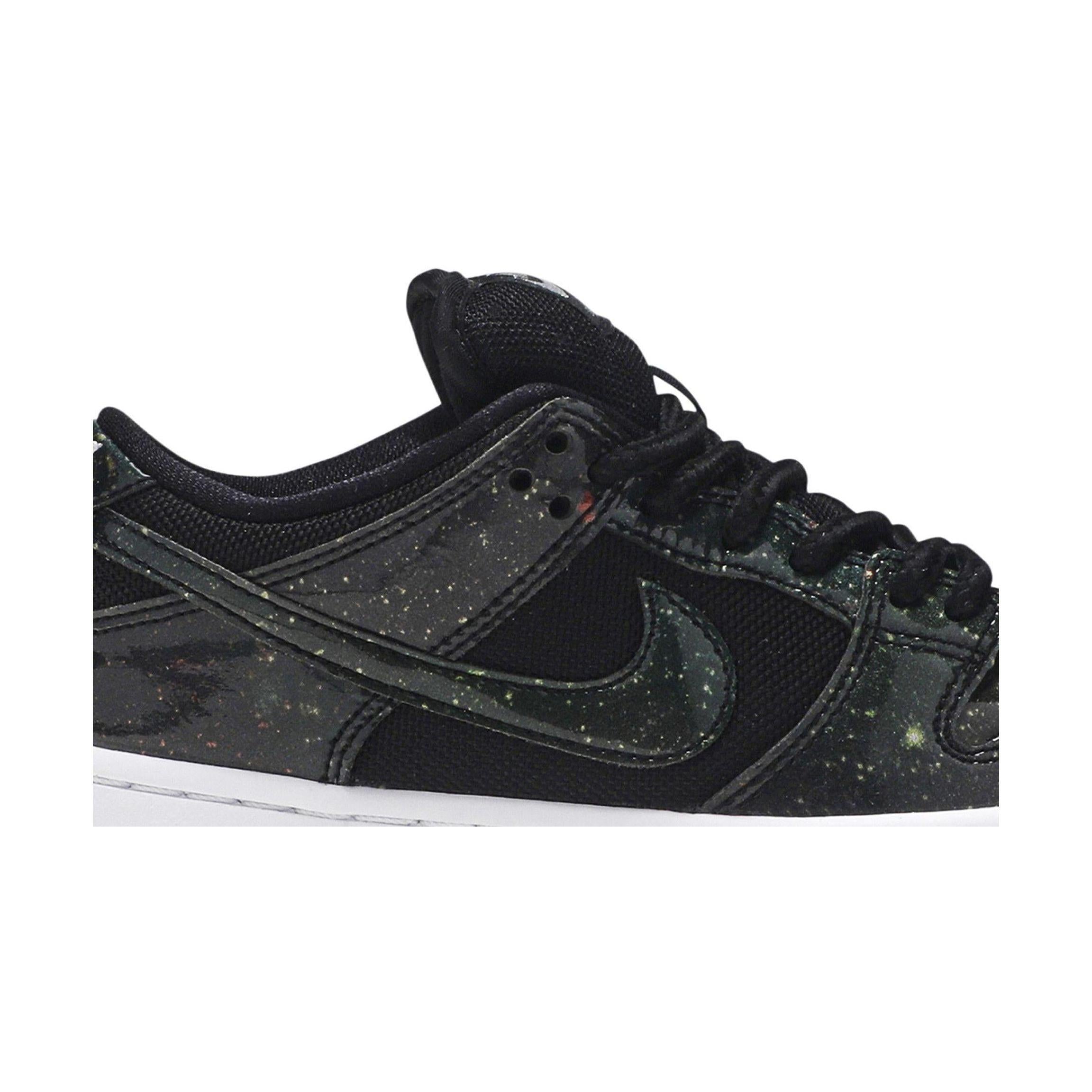 Nike SB Dunk Low 420 Intergalactic