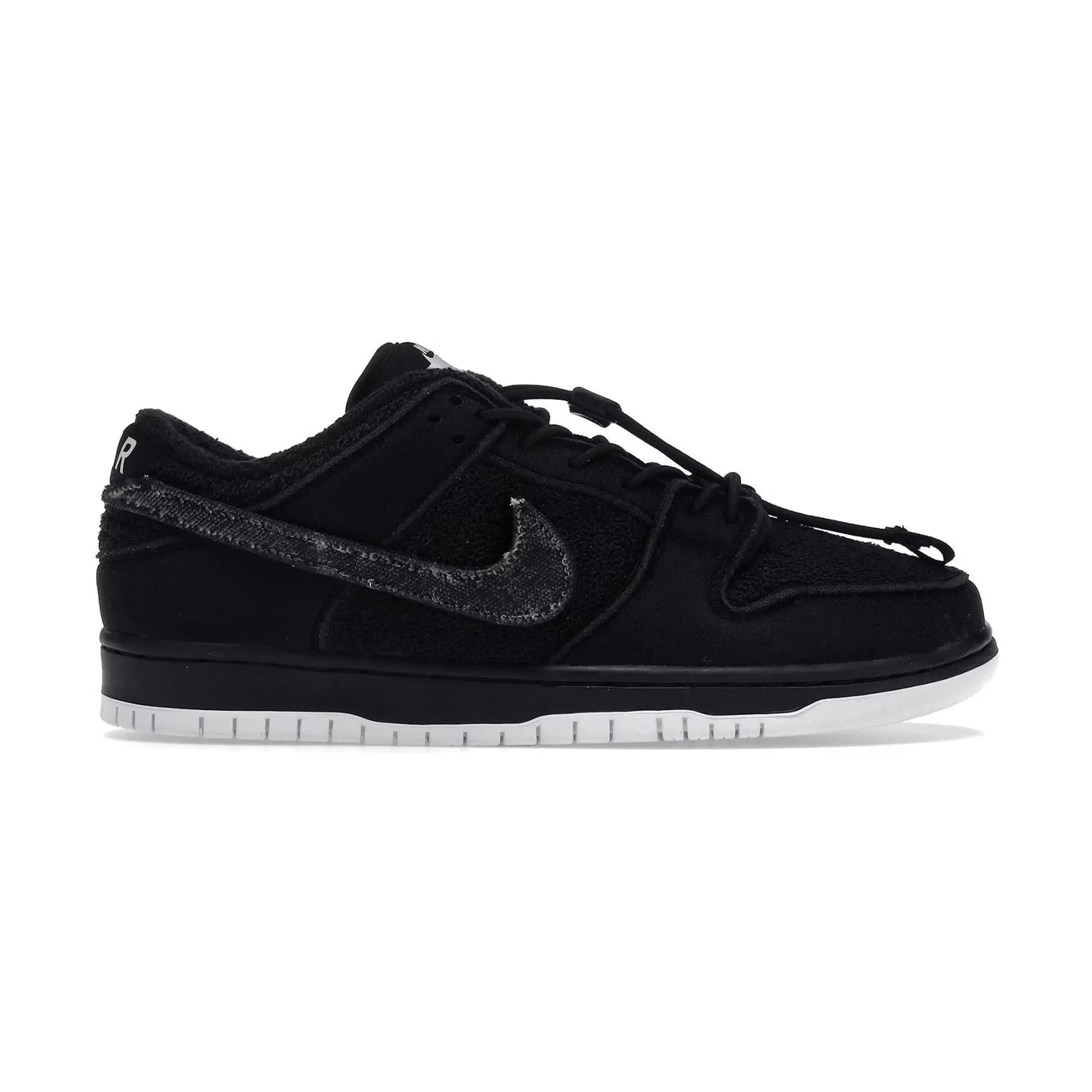 Nike SB Dunk Low Gnarhunters