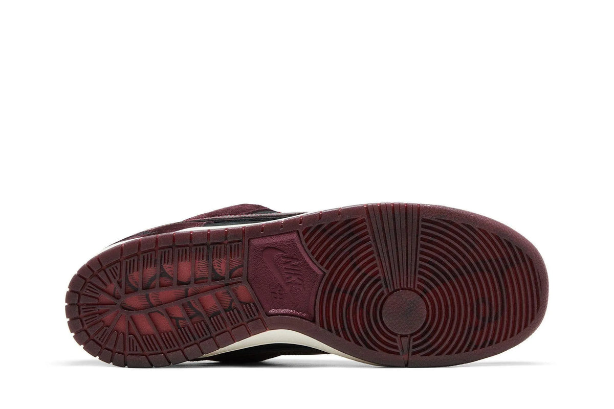 Nike SB Dunk Low Riot Skateshop