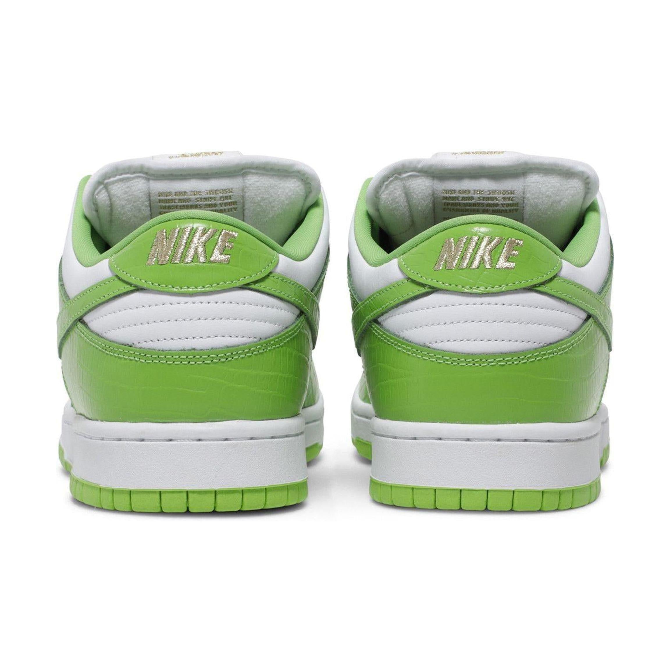 Nike SB Dunk Low Supreme Stars Mean Green (2021)
