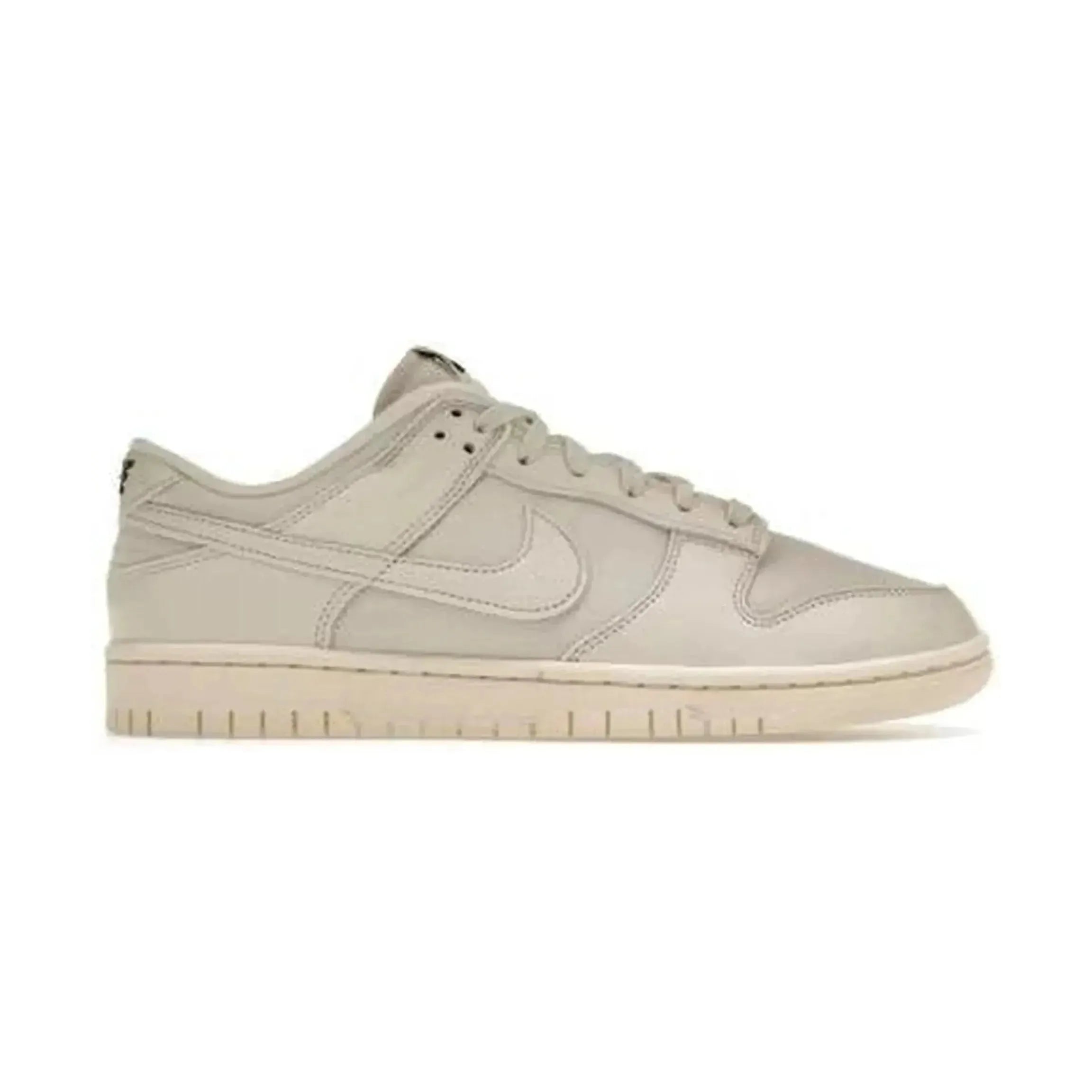 Nike dunk low premium light orewood